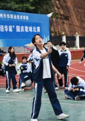 达州升华职业技术学校校园运动会羽毛球比赛精彩瞬间