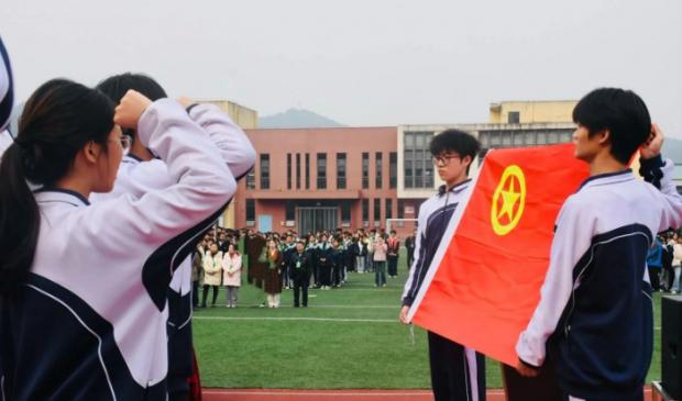 达州升华职业技术学校举办2025年秋季新团员入团仪式