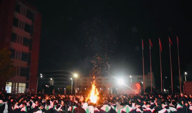 达州升华职业技术学校首届腊八篝火节温暖落幕